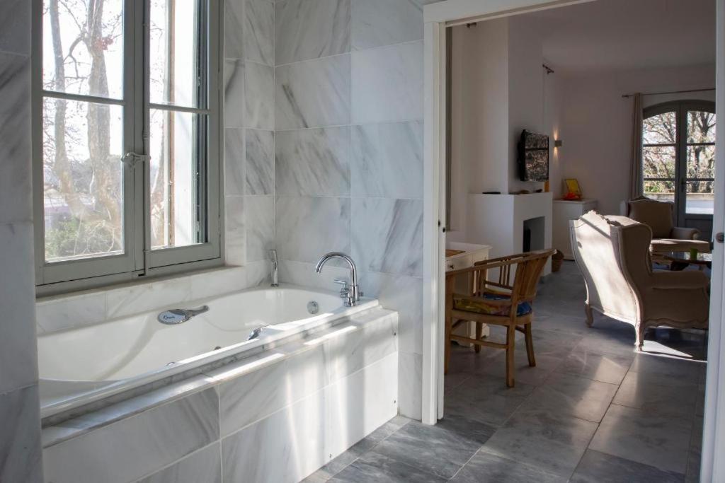 Mas Des Becasses, En Provence - 22 Personnes Arles Exterior foto